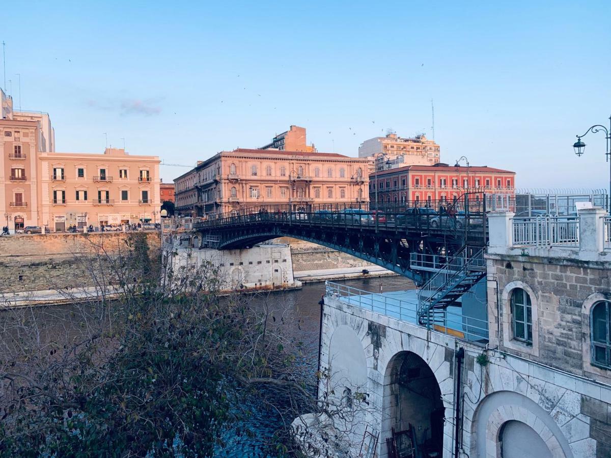 فندق A Due Passi Dal Ponte تارانتو المظهر الخارجي الصورة